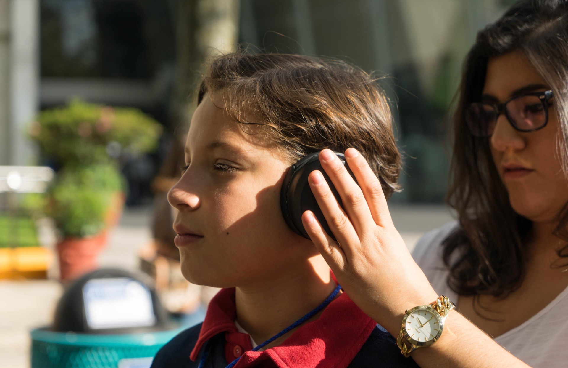 Evaluating an early headphone prototype with a participant